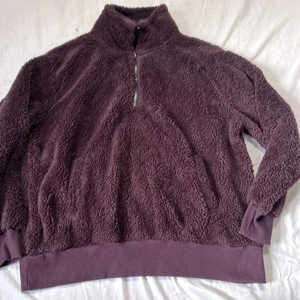 Vogo Athletics burgundy quarter zip fleece size large